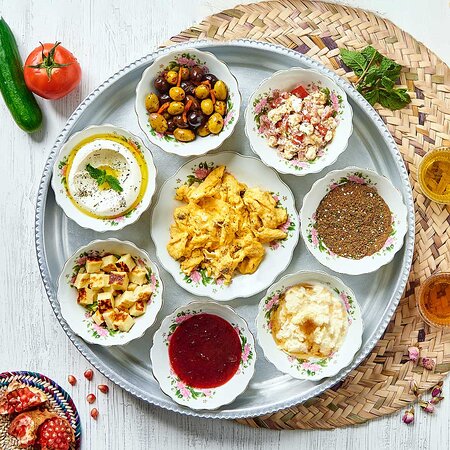 صينية الإفطار الصباحي