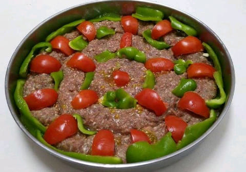 لحمة بالصينية (بندورة أو طحينة )