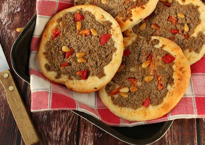 صفيحة لحم ببندورة 2 قطعة